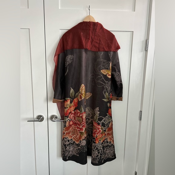 Donna White Coat - Picture 4 of 4